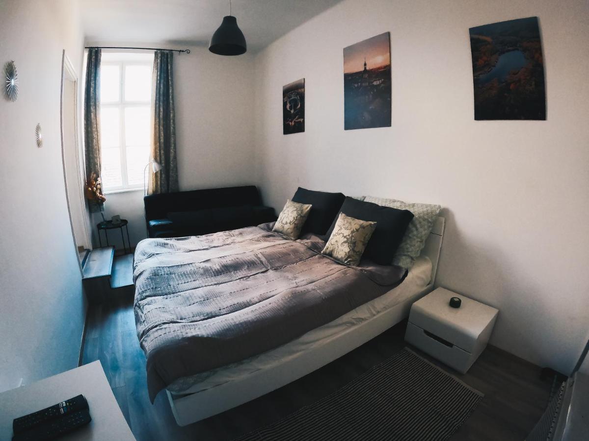 Апартаменти Studio77 Apartman Шопрон Екстер'єр фото